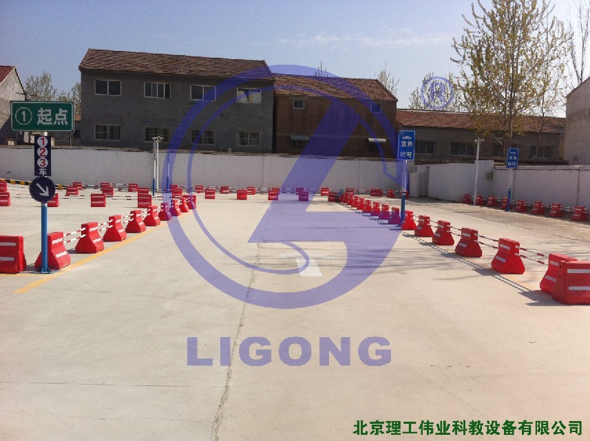 科目二場地考試，直角轉(zhuǎn)彎